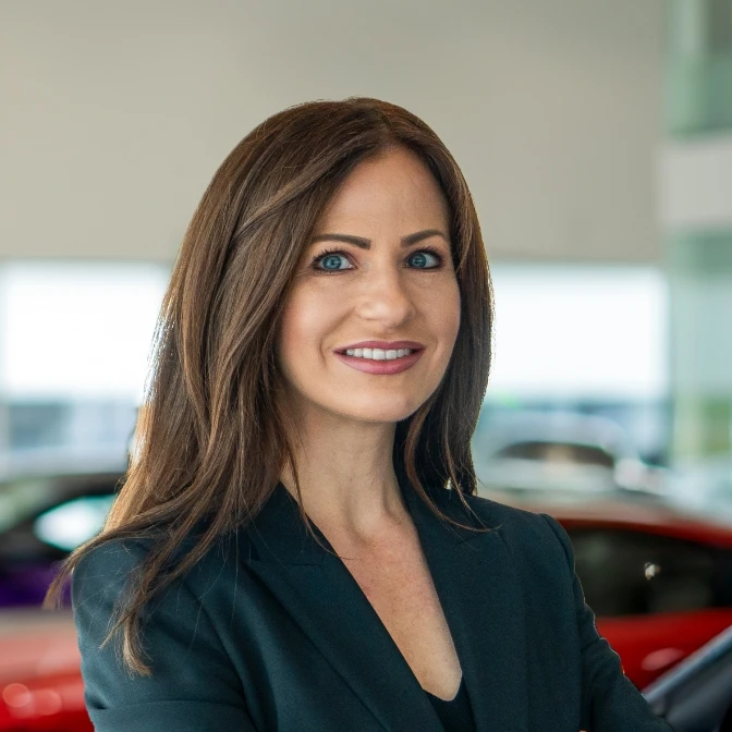Aston Martin Mitarbeiterin Katharina Fluhrer