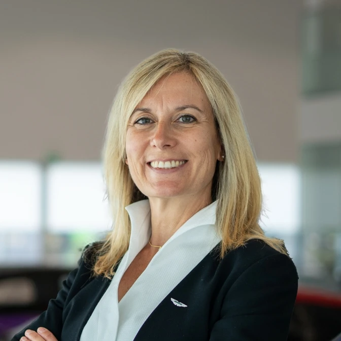Aston Martin Mitarbeiterin Katja Wirth